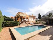 Amplia y luminosa villa en venta, situada en la...