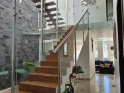 Amplia y Moderna Casa Frente al Club Deportivo