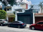 AMPLIA Y MODERNA CASA SOBRE AV NOVELISTAS