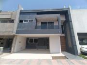 Amplia y moderna residencia en Arboreto