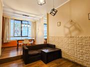 Amplio 2 AMB a la calle con patio cubierto. REBAJADO