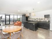 AMPLIO 2 AMBIENTES CON TERRAZA Y COCHERA APTO VIVIENDA u...