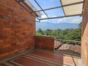 Amplio apartamento con jardín y pérgola cerca de Arkadia