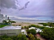 Amplio apartamento con vista al mar