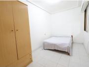 Amplio apartamento de 3 dormitorios en la planta baja, a...