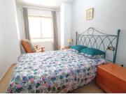 Amplio apartamento de esquina con tres dormitorios y...
