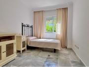 Amplio Apartamento en Planta Baja con Jardín en La Dama...