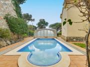 AMPLIO CHALET CON JARDÍN Y PISCINA EN UBICACIÓN EXCELENTE