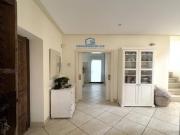 Amplio chalet independiente con piscina y jardín en El...