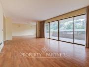 Amplio departamento a pasos de isidora goyenechea.