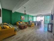 Amplio departamento, buena ubicación