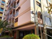 Amplio departamento céntrico s/rivadavia