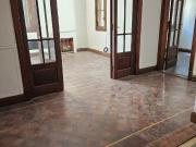 Amplio departamento con estilo clásico