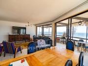 Amplio departamento con linda vista en Condominio Reina...