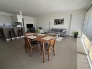 Amplio departamento sin muebles en venta en Celesta,...