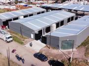 Amplio depósito con accesos desde Autopista Rosario Córdoba