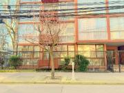 Amplio depto. a pasos de tribunales y universidad