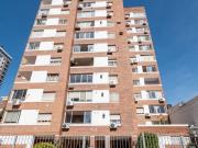 Amplio dpto de 3 dormitorios y cochera