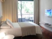 Amplio estudio con balcón en Nva Cba y próx Guemes