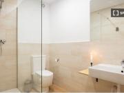 Amplio estudio privado en alquiler en apartamento de 10...