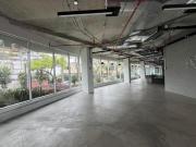 AMPLIO LOCAL 369 M2 EN ESQUINA MODERNO AVENIDA SANTA CRUZ