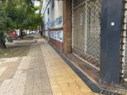 AMPLIO LOCAL COMERCIAL A RECICLAR DE 750M2 SOBRE AVENIDA...
