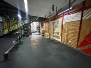 Amplio local comercial de dos niveles en arriendo