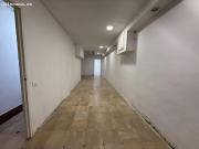 Amplio Local Comercial Reformado en la Zona de Porta,...