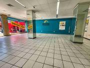 Amplio Local de 306 metros, distriuidos en 2 Plantas –...