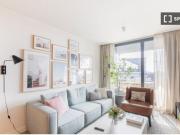 Amplio, moderno, en zona bien comunicada