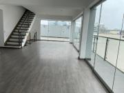 Amplio Penthouse, luminoso, con un estilo moderno e...