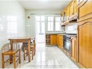 ? AMPLIO Piso con TERRAZA y EXCELENTE UBICACIÓN en...