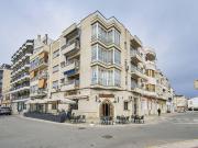 Amplio piso de 4 habitaciones con vistas magníficas al mar!