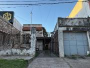 Amplio terreno con casa sobre Bvard, ideal para...