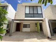 Amplio Town House en RENTA en Montebello 2 recámaras