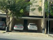 | Amplio Townhouse, en renta. |