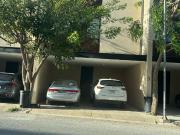 | Amplio Townhouse, en renta. |