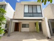 Amplio Townhouse en VENTA en Montebello
