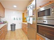 AMPLIO TRÍPLEX EN BAHÍA CON PISCINA PROPIA