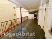 AMPLIO Y EXTERIOR CON GRAN TERRAZA Y BALCÓN, EN EL CENTRO