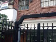 Amplio y luminoso 2 ambientes al frente con balcón en...