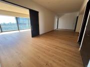 AMPLIO Y LUMINOSO EN VENTA. CLUB R. BOSQUES