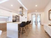 Amplio y lujoso departamento de 2 rec. amueblado en...