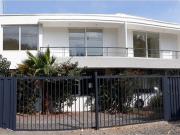 Amplio y Remodelado y con Vista al Cerro