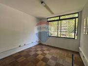 Amplios espacios. Oficina. Excelente ubicación