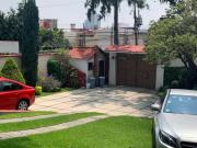 Amplisima CASA U OFICINA para remodelar en una de las...