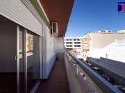 AMPLÍSIMO piso con TERRAZA, y 4 HABITACIONES + 2 BAÑOS,...