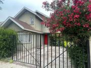 Amplitud y comodidad casa con piscina y terraza