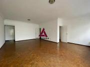 Amplo apartamento com 4 quartos em localização privilegiada