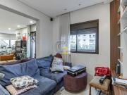 Amplo apartamento todo reformado em ótima localização de...